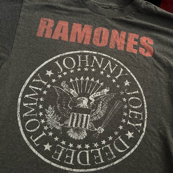 Ramones Shirt😎😎 - Picture 3 of 5